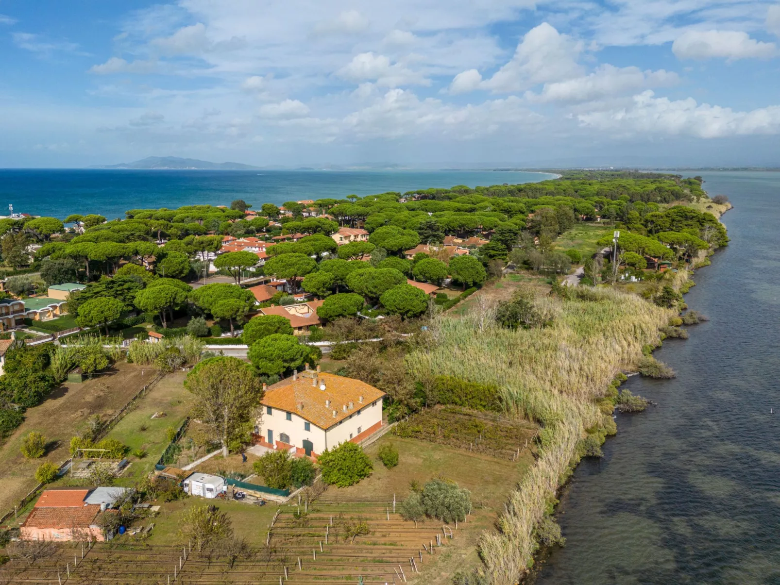 Wohnung mit Wasserblick - Buiten