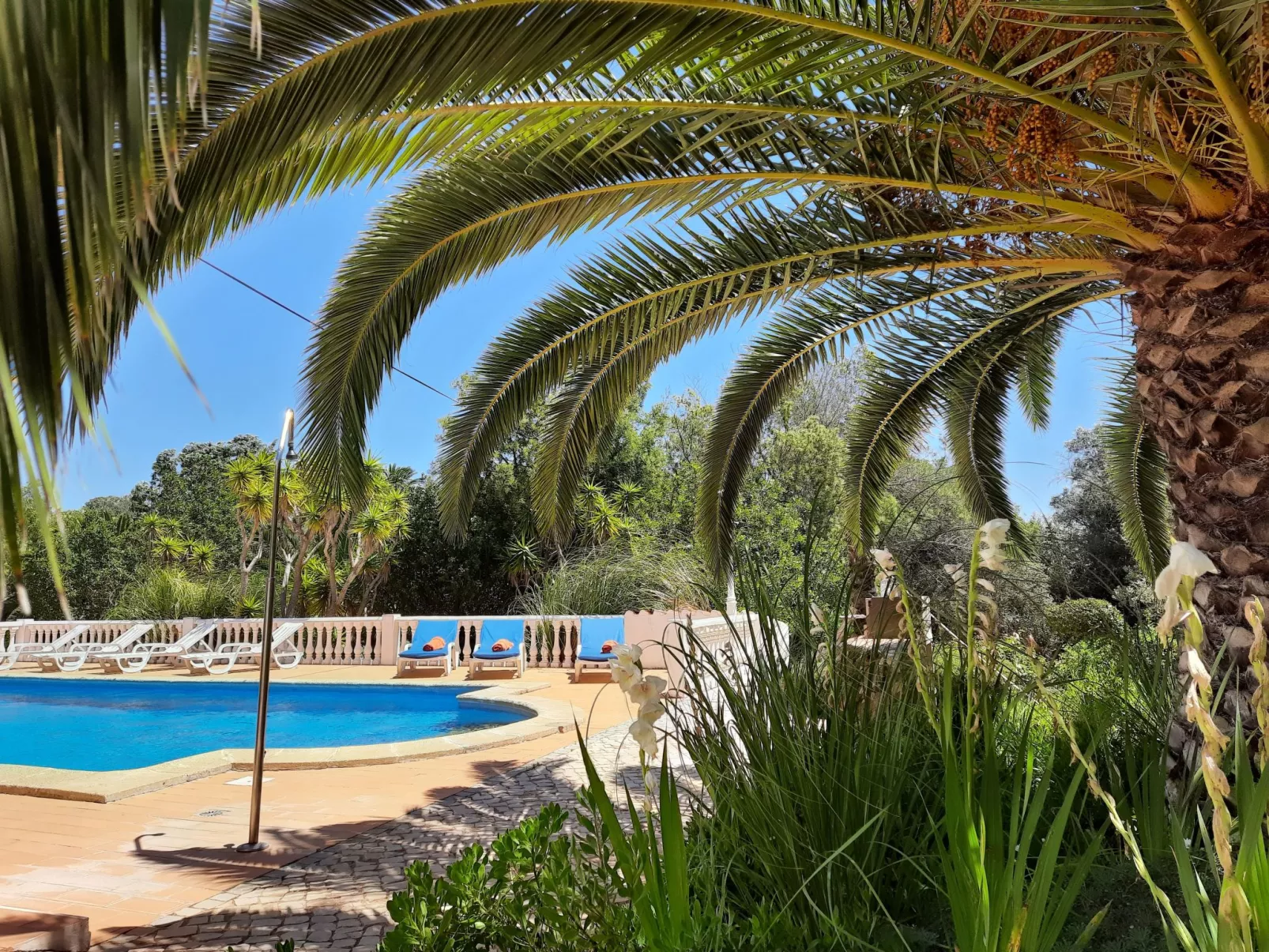 Mit Terrasse und Gemeinschaftspool-Buiten