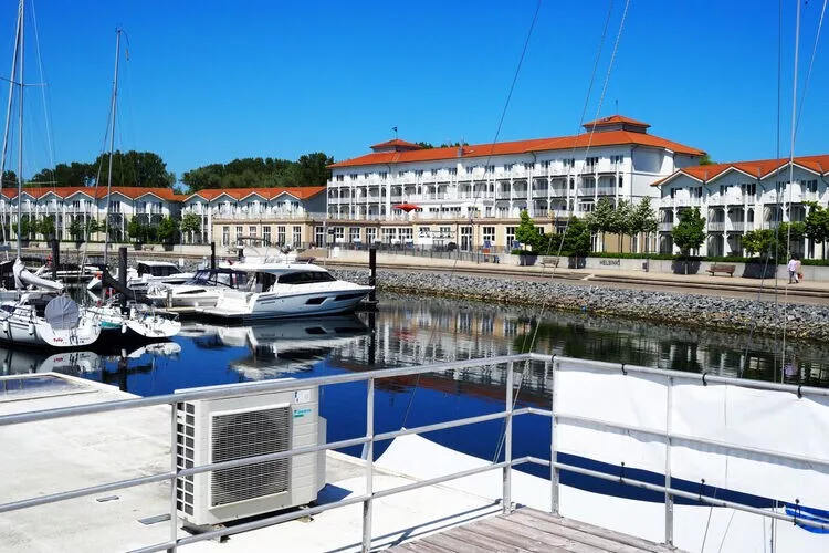Hausboot Familiy & Friends LP 1 / 4 Personen-Terrasbalkon
