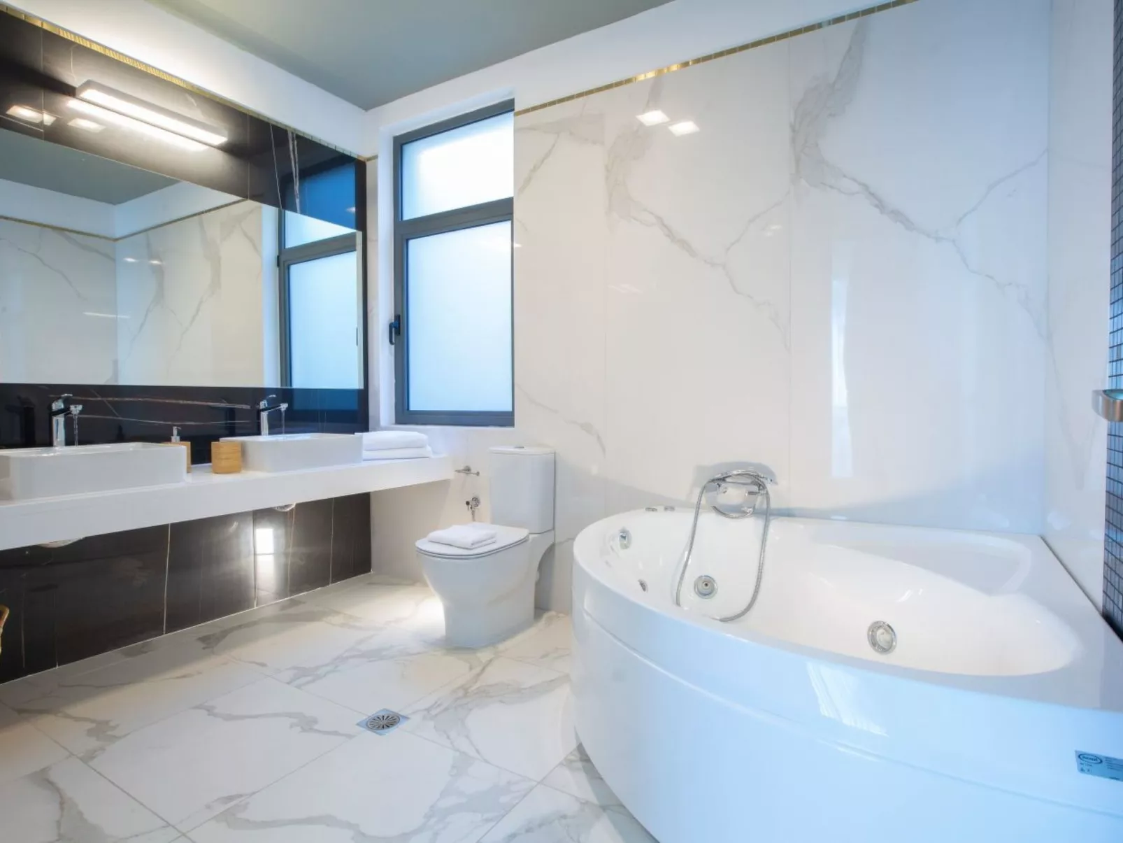 Milos Bay Villas- Brandneue moderne Villa mit spektakulärem Blick auf den Stran-Binnen