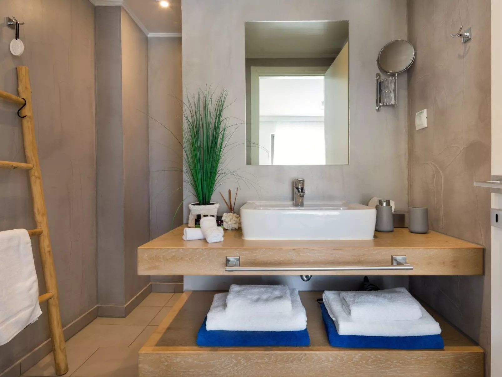 Gut ausgestattete Villa mit Pool und privatem Garten-Binnen