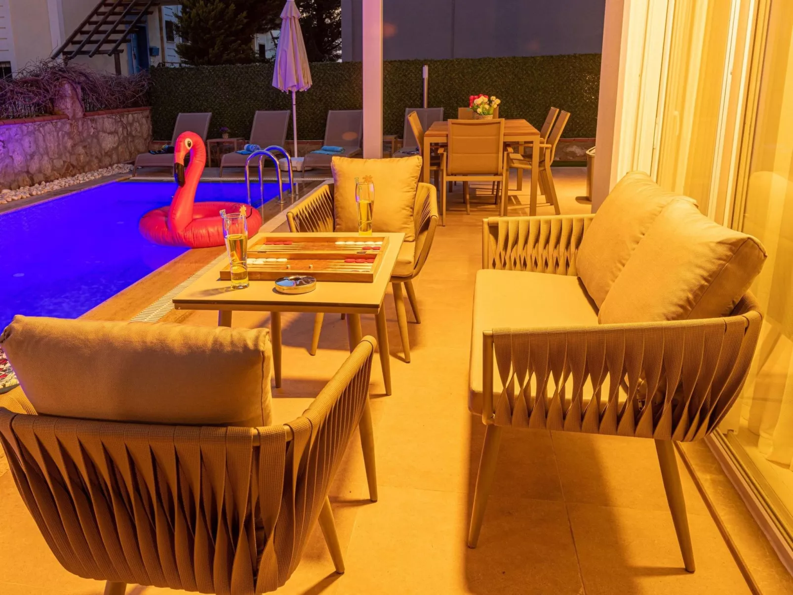 Große für Villa bis zu 9 Personen-Image-tags.info