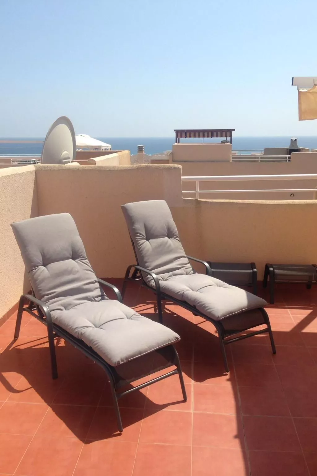 Wohnung mit Dachterrasse-Buiten