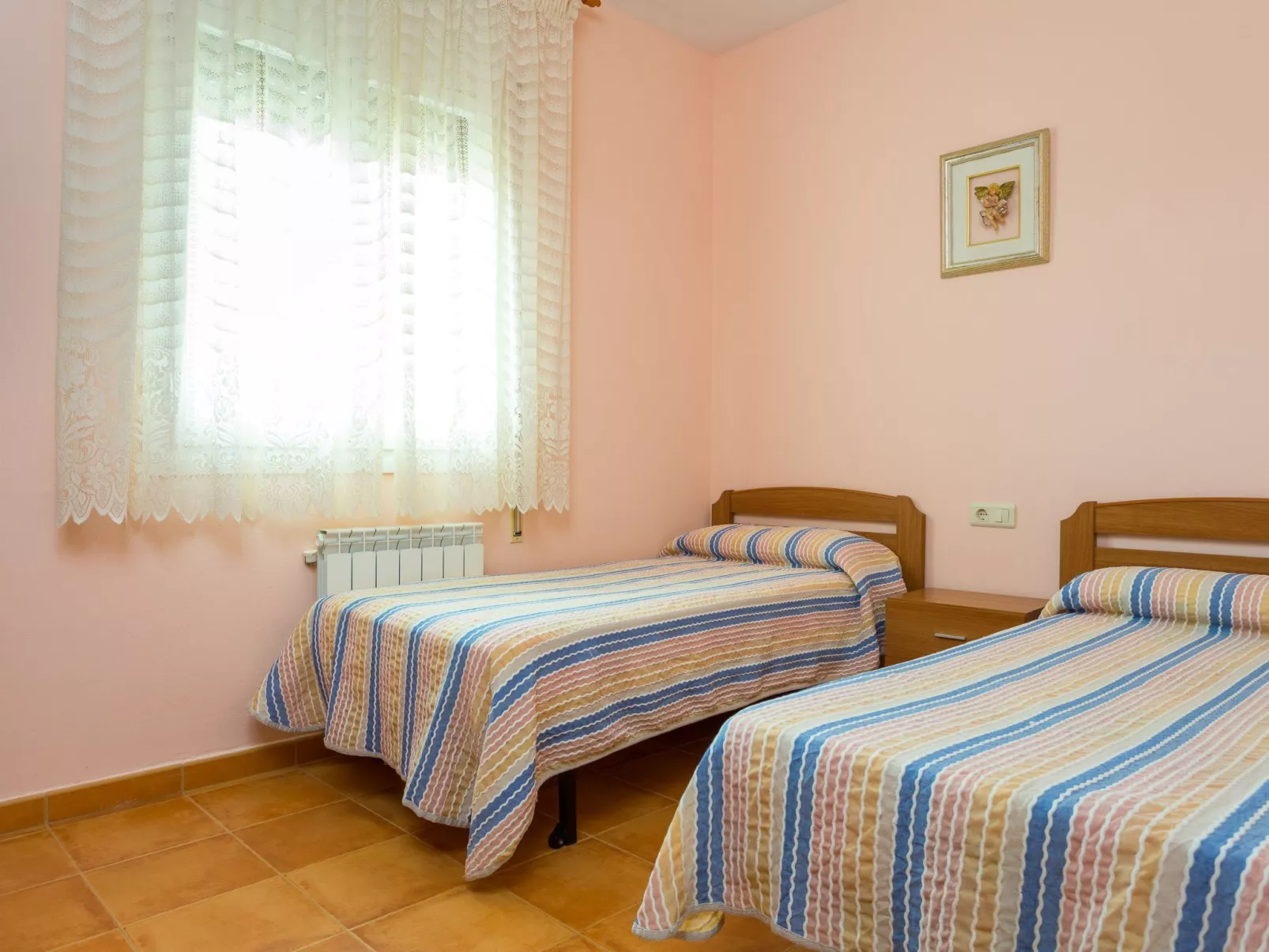 Großes Haus mit Schwimmbad und Barbecue-Binnen