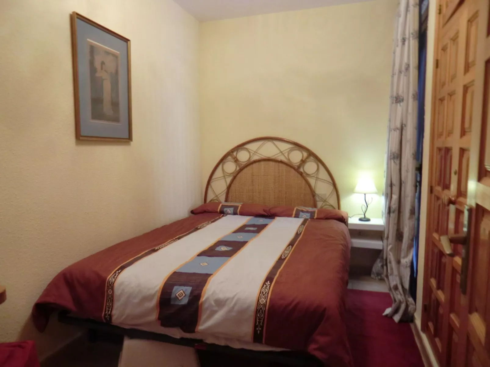 Ruhige Ferienwohnung mit Pool und Meerblick-Binnen