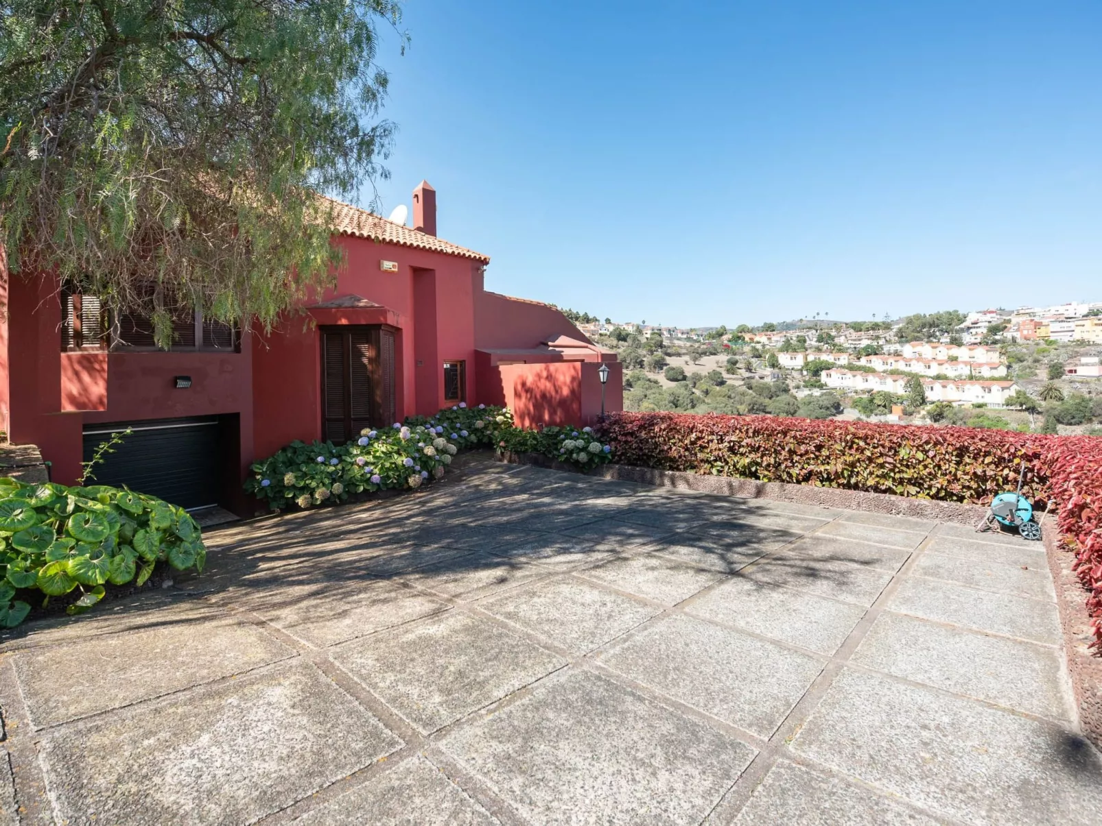 Wunderschöne Villa in einer einzigartigen natürlichen Umgebung-Image-tags.info