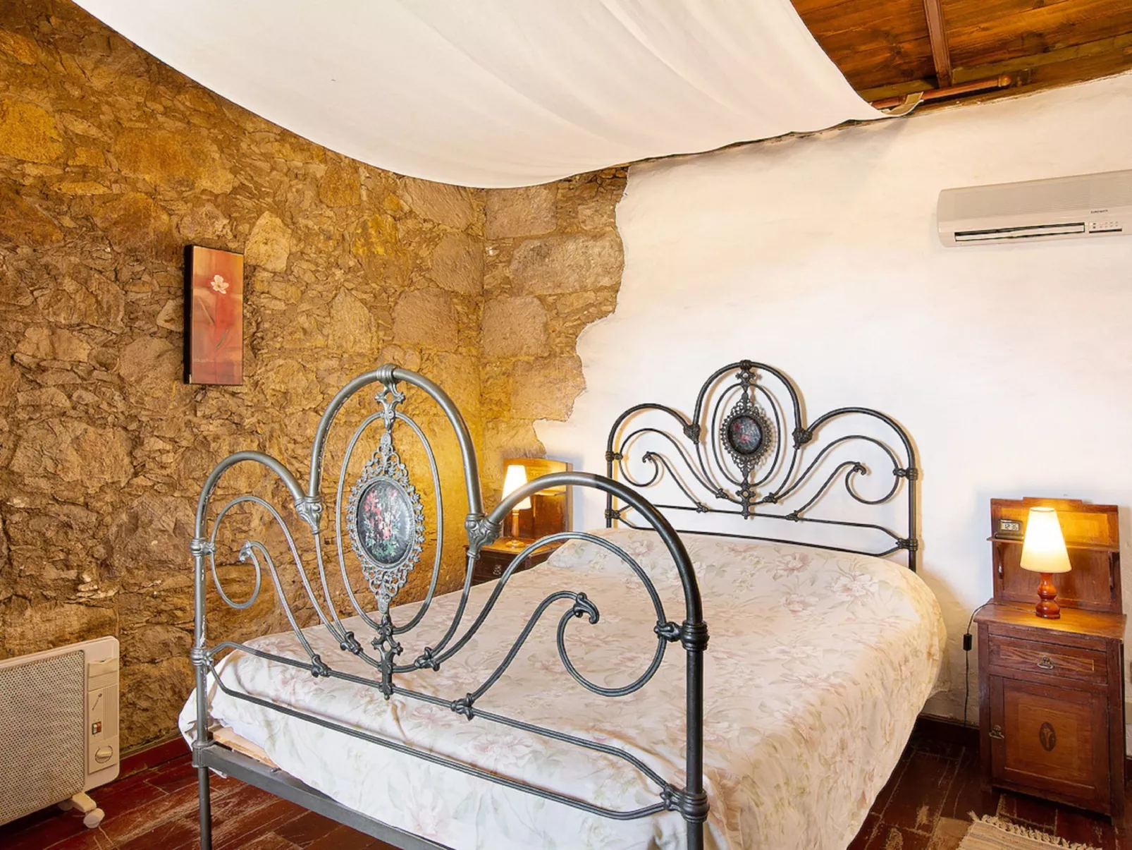 250 Jahre altes Steinhaus mit zwei Terrassen inmitten einer wunderbaren Naturla-Image-tags.info