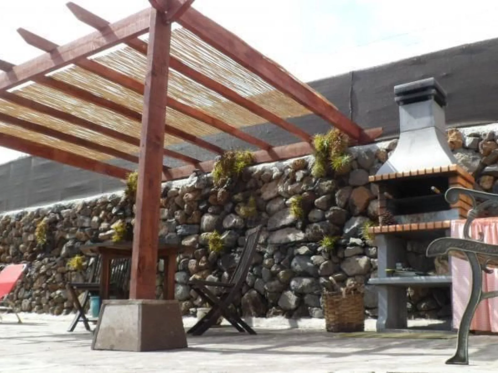 Haus mit Schwimmbad-Whirlpool in ruhiger Umgebung.-Buiten