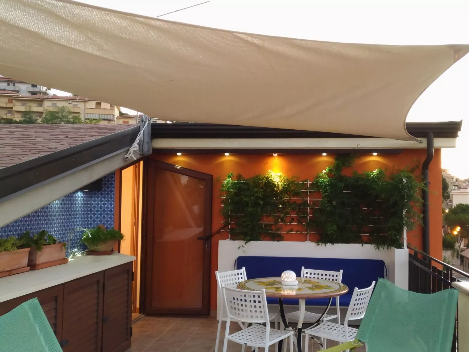 Luna rossa charmantes Haus-Image-tags.info