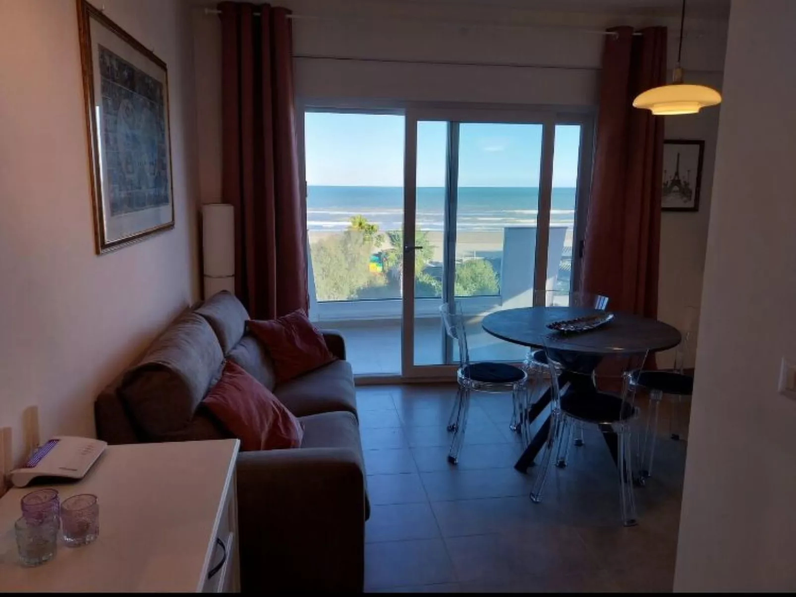 Helle und neue Ferienwohnung direkt am Strand-Binnen