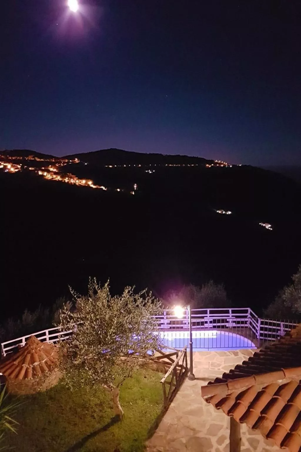 Haus mit privatem Pool und herrlicher Aussicht-Buiten