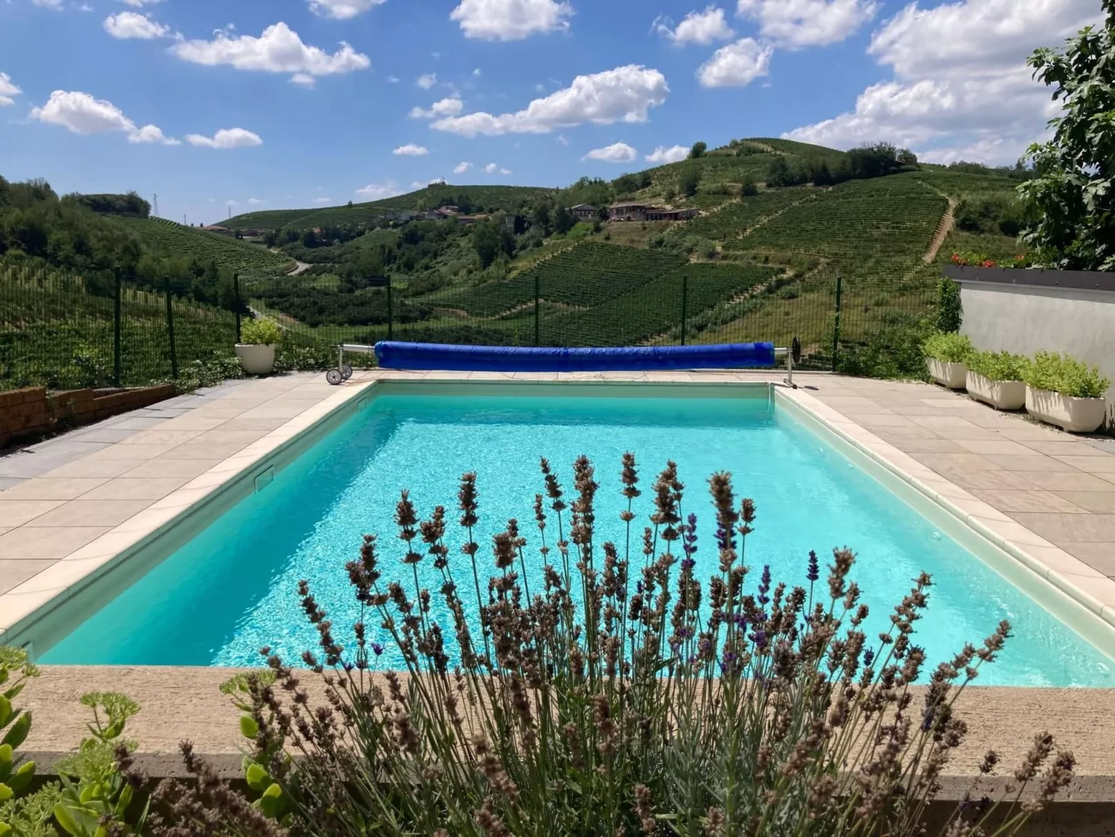 Mit privatem Pool, AC und Weinkeller-Buiten