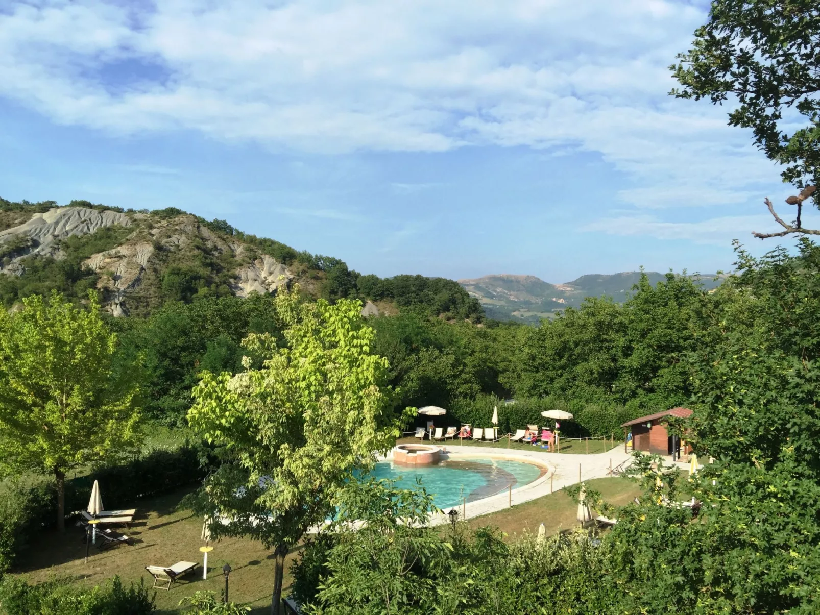 Unterkunft in einer Höhle mit Whirlpool-Buiten
