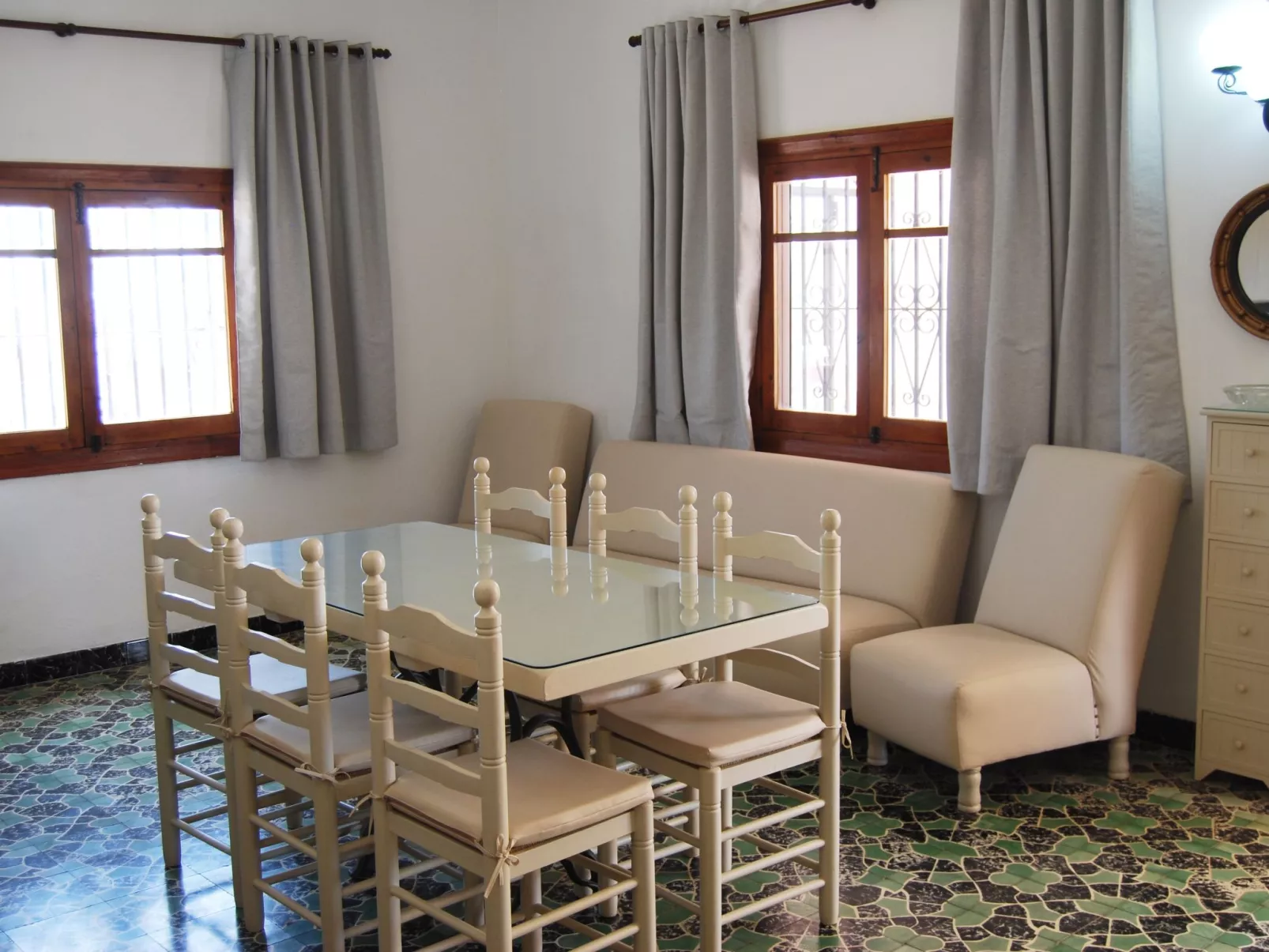 Ferienvilla, Seeblick, privater Pool und Parkplatz-Binnen