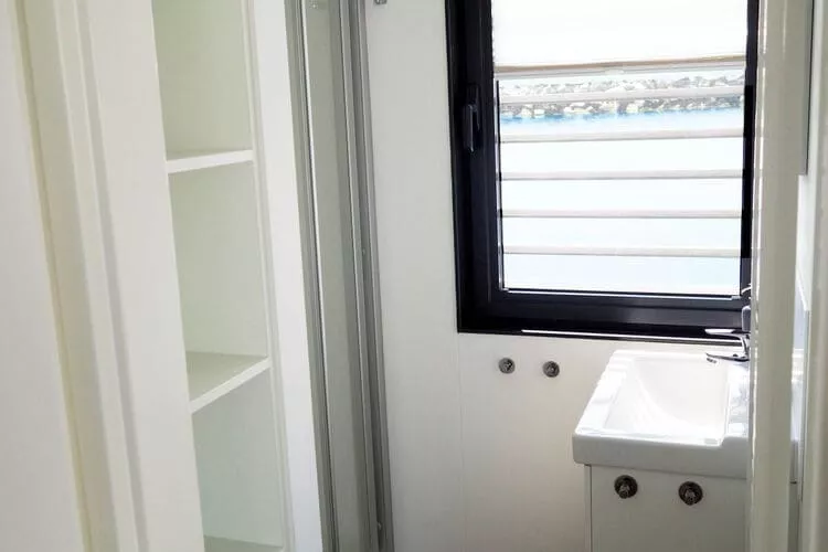 Hausboot Family & Friends mit Hund LP 8 / 4 Personen-Badkamer