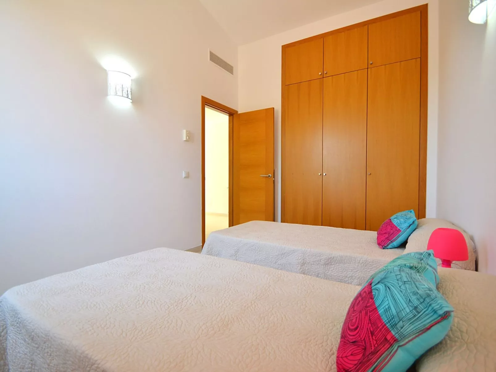 Schönes modernes Ferienhaus C84MLL-Image-tags.info