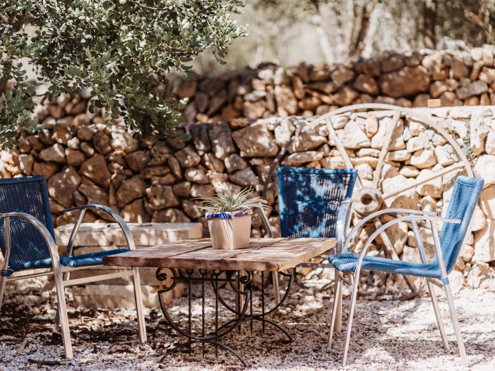 Mit eigenem Garten und Schwimmbad.-Buiten