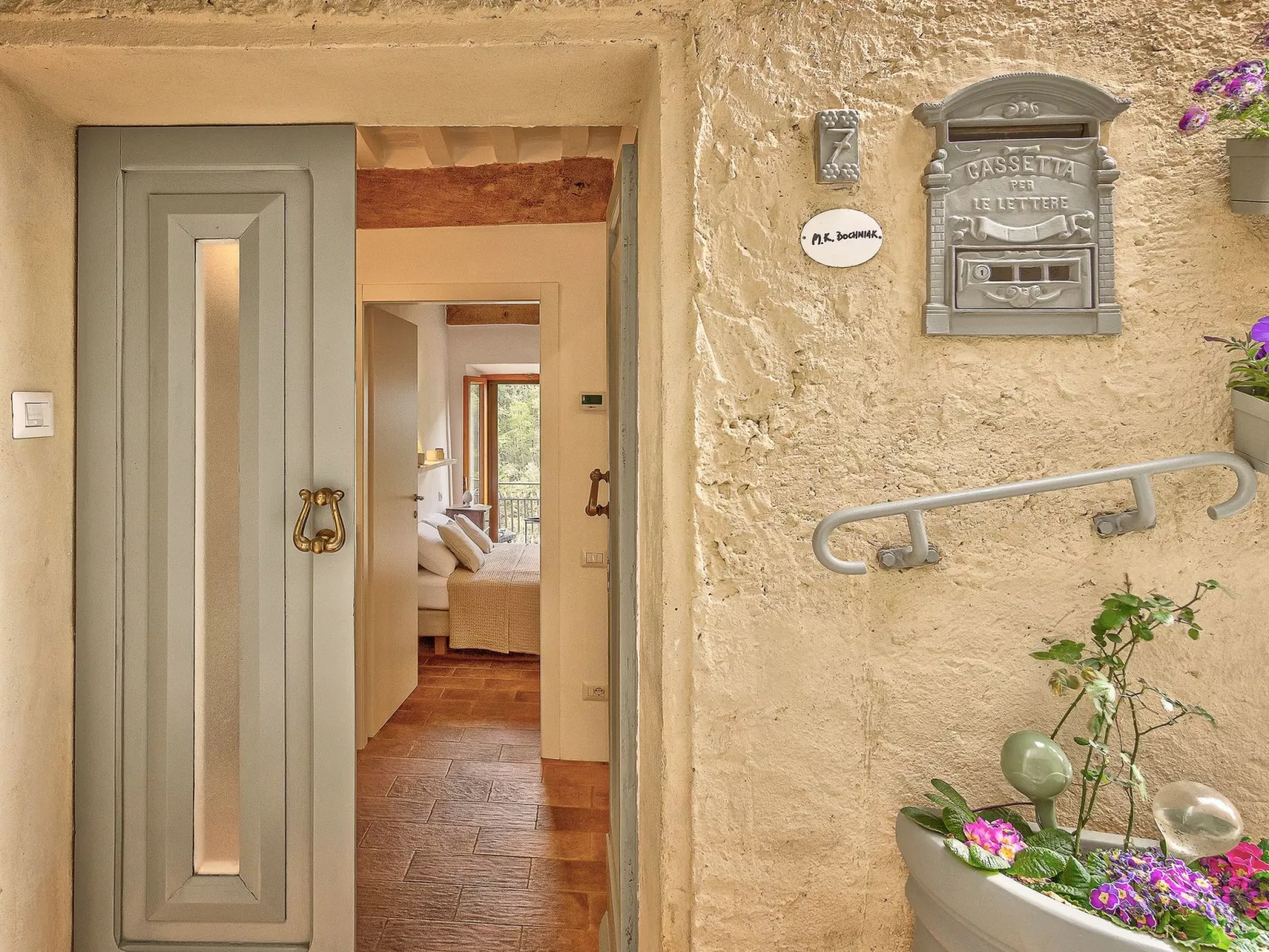 Charmante toskanische Wohnung mit Balkon und Blick.-Binnen