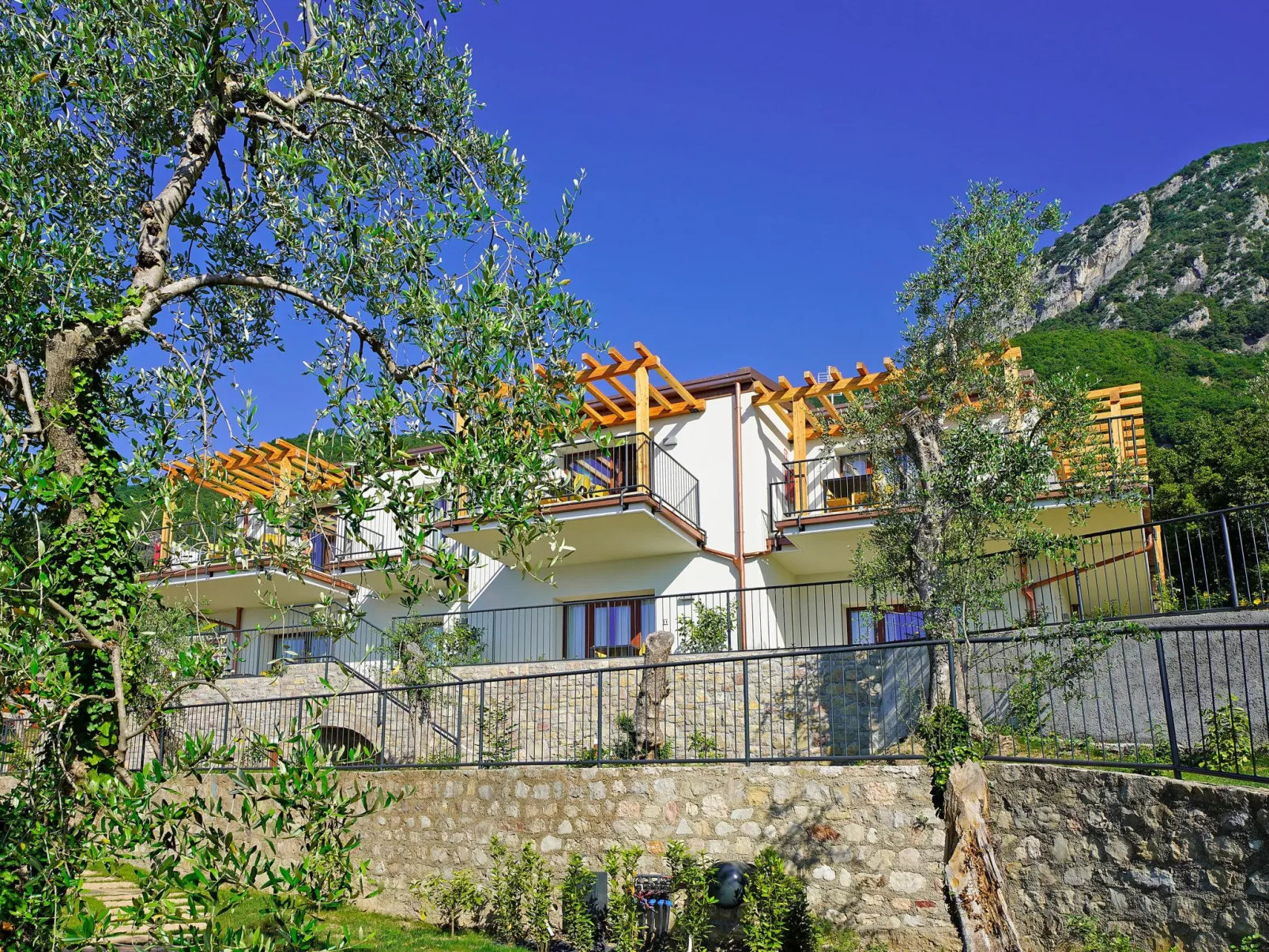 Residence Dany Drei-Zimmer-Wohnung 6 Betten-Buiten