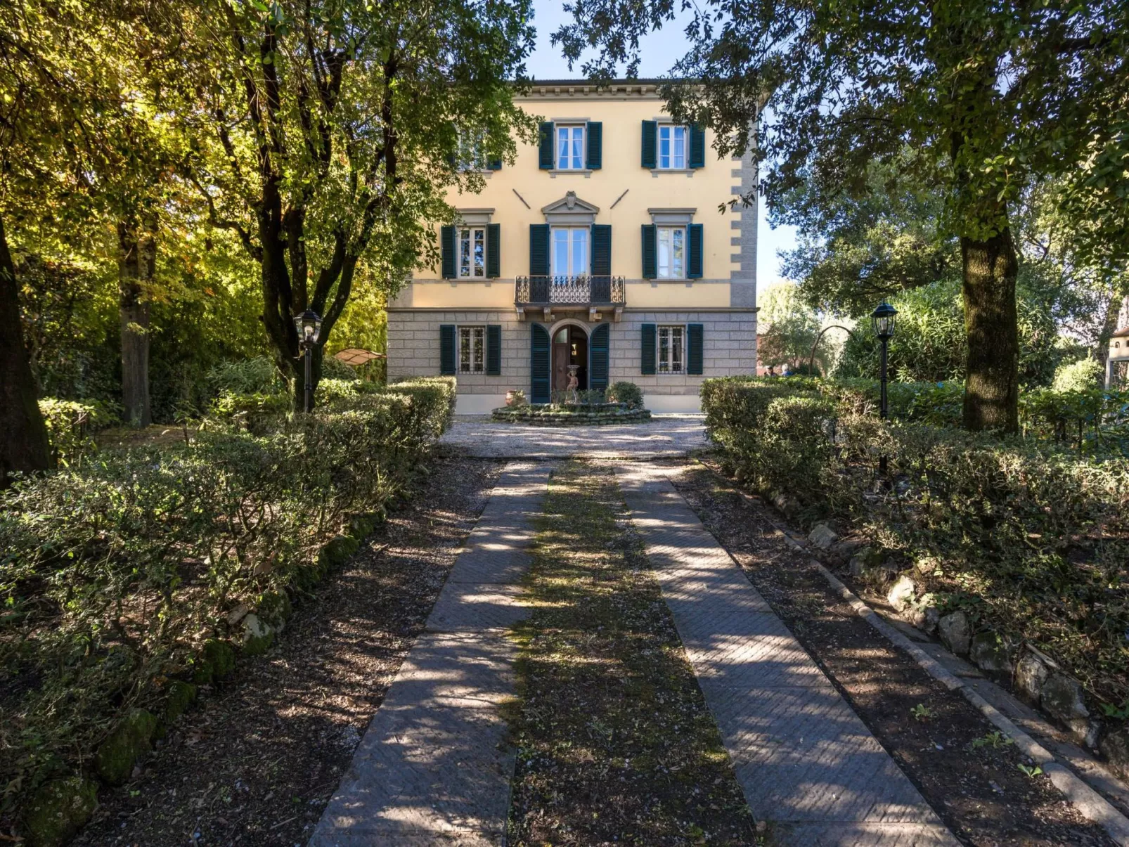 Villa mit Garten und privatem Pool-Buiten
