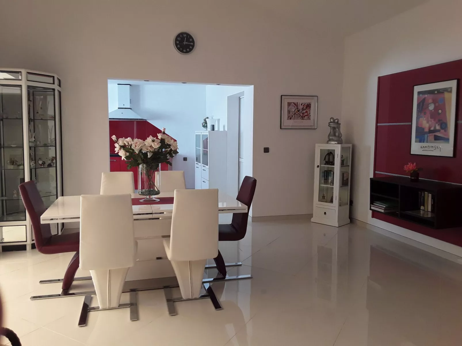 Sonniges Ferienhaus mit Grill, Garten und Pool-Image-tags.info