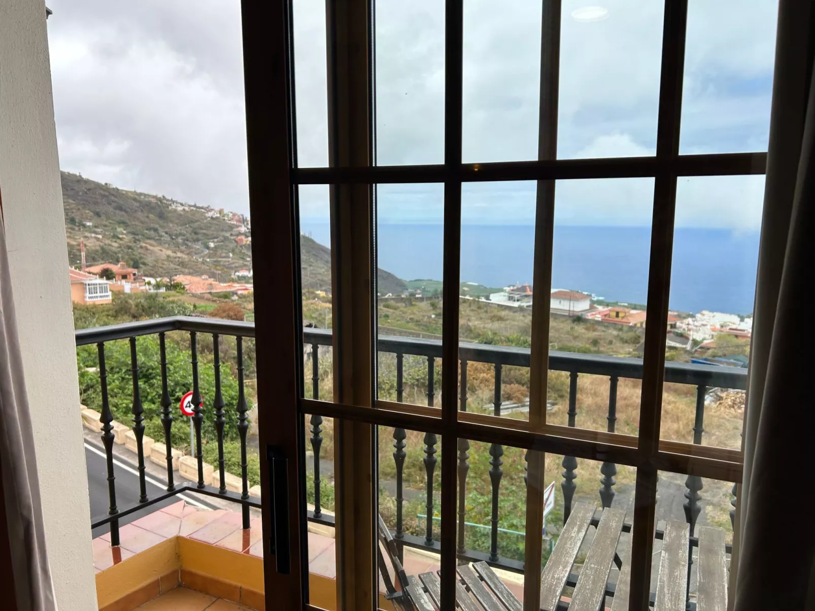 Apartment mit Balkon und Meerblick-Buiten