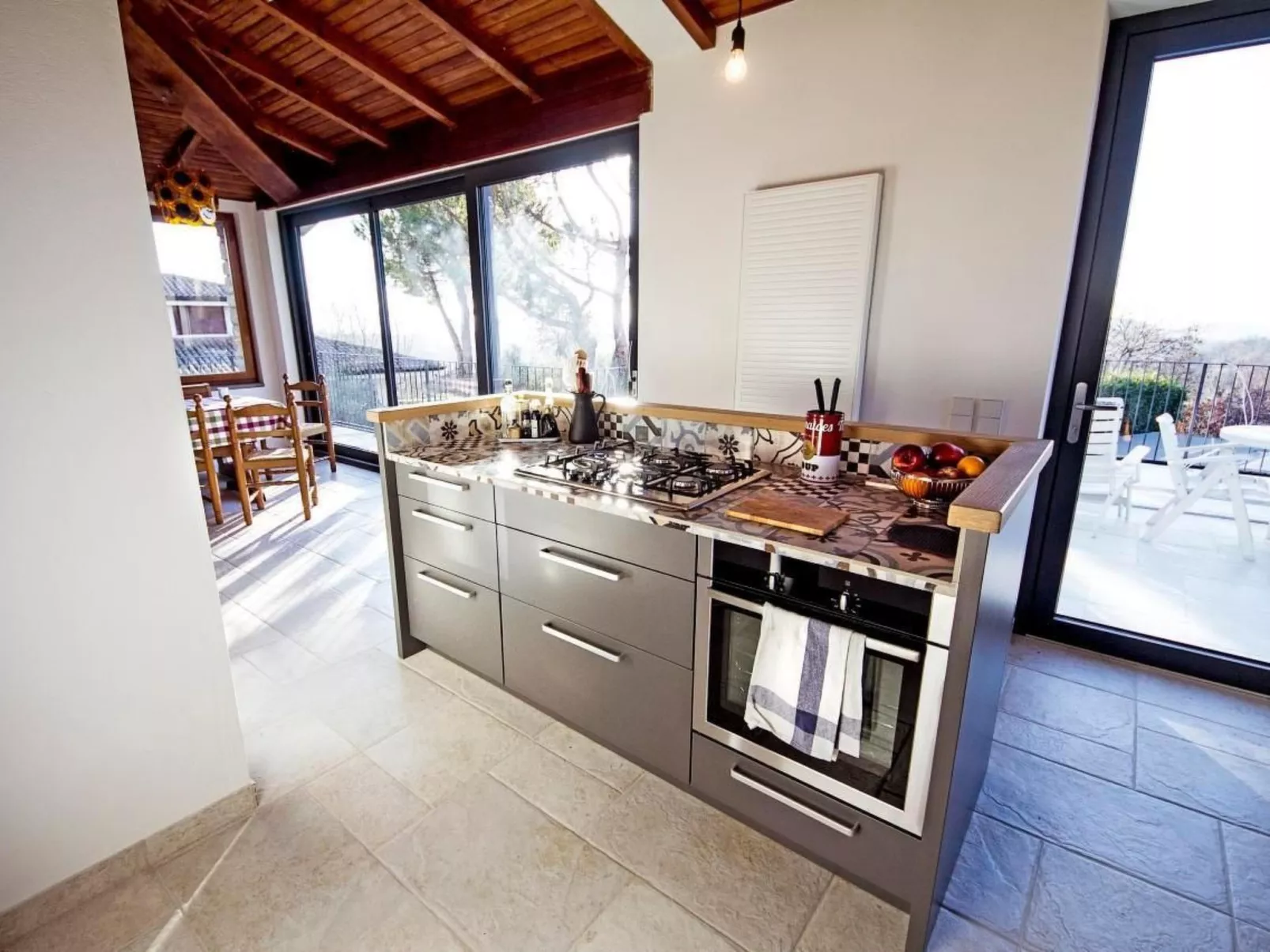 Villa am Gardasee mit großem Pool und Garten-Image-tags.info