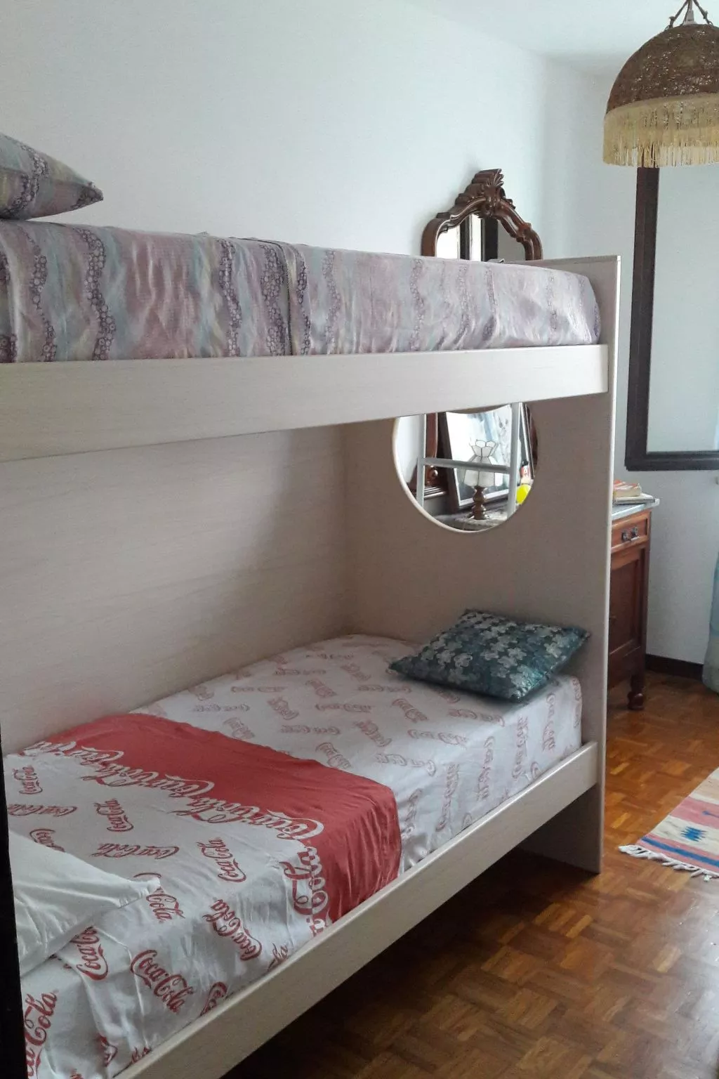 Auf einem ummauerten Grundstück-Binnen