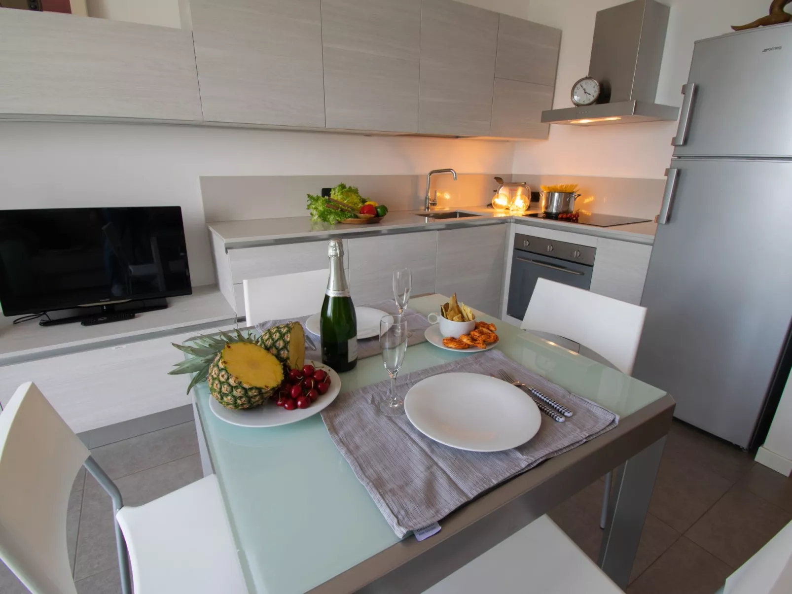 Terrazza a Lago - Dreizimmerwohnung mit Terrasse und Schwimmbad-Binnen