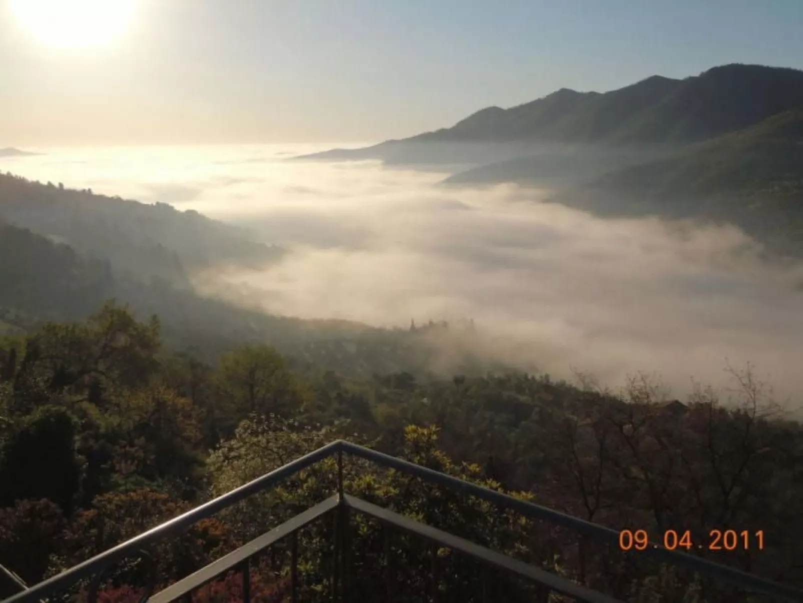 Schönes Ferienhaus mit Garten und Whirlpool-Buiten