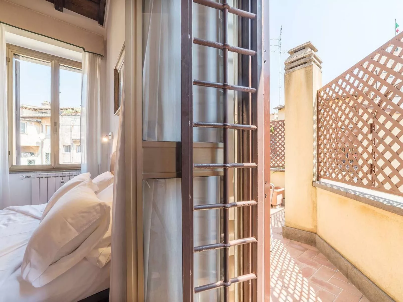 Ruhige Dächer im Herzen von Rom-Binnen