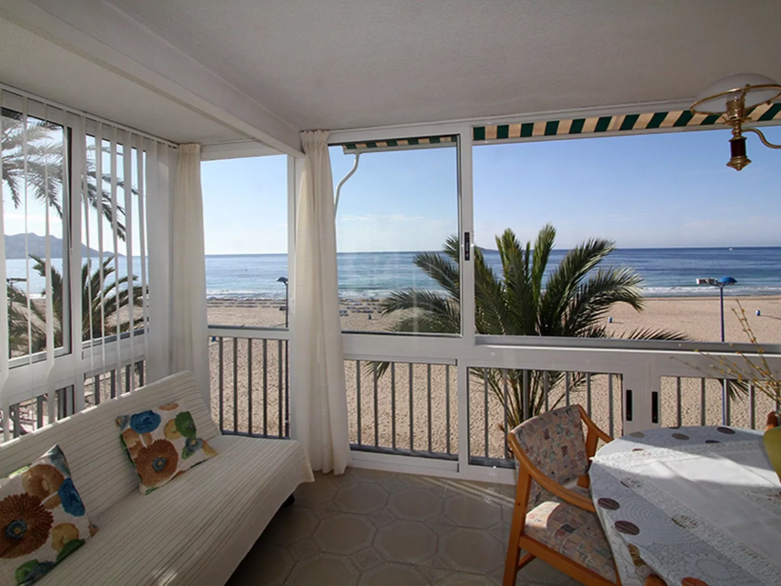 Esmeralda-Image-tags.info