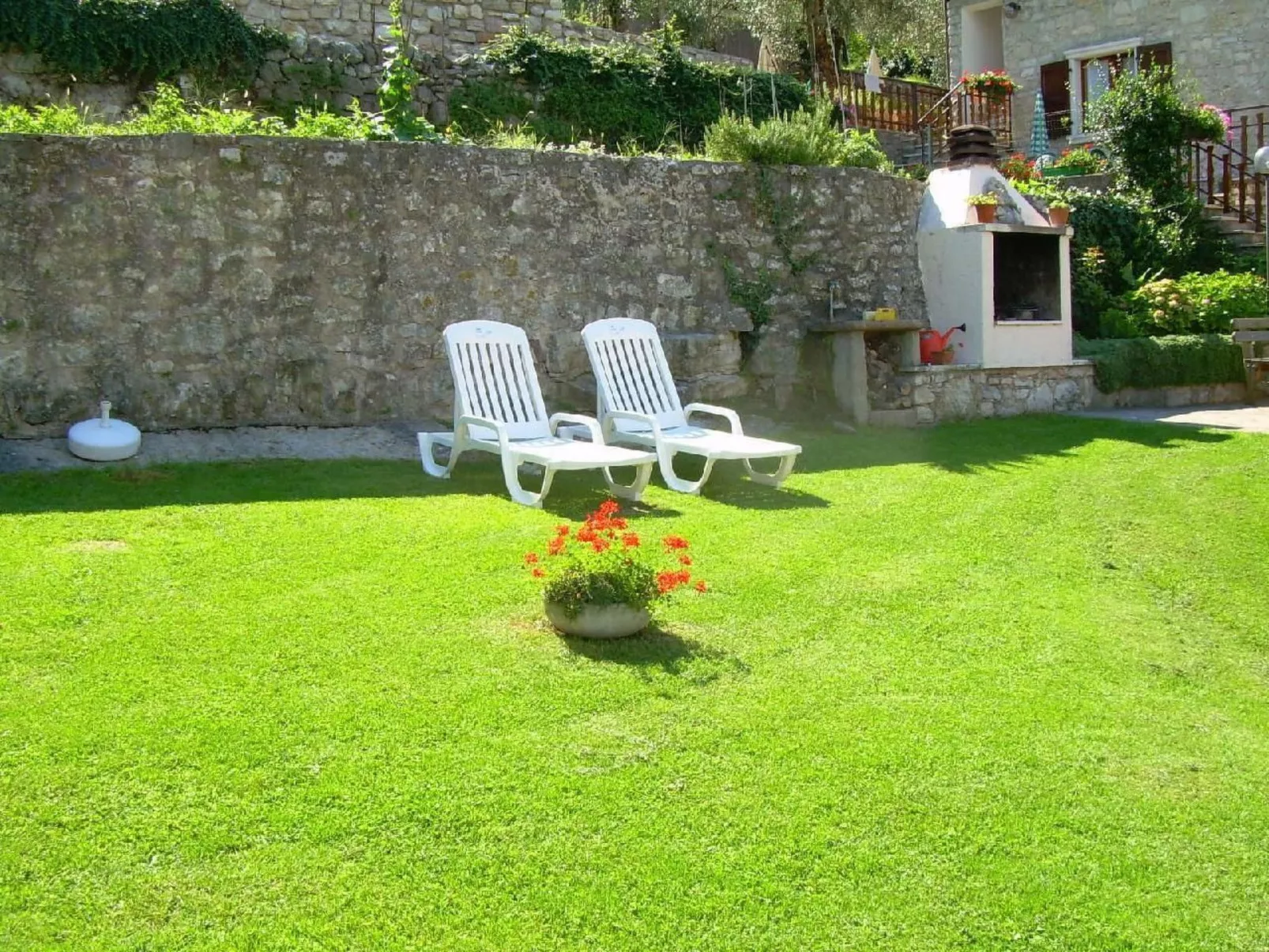 Wohnung nr. 2 im Casa Mary mit Balkon und Seeblick-Buiten