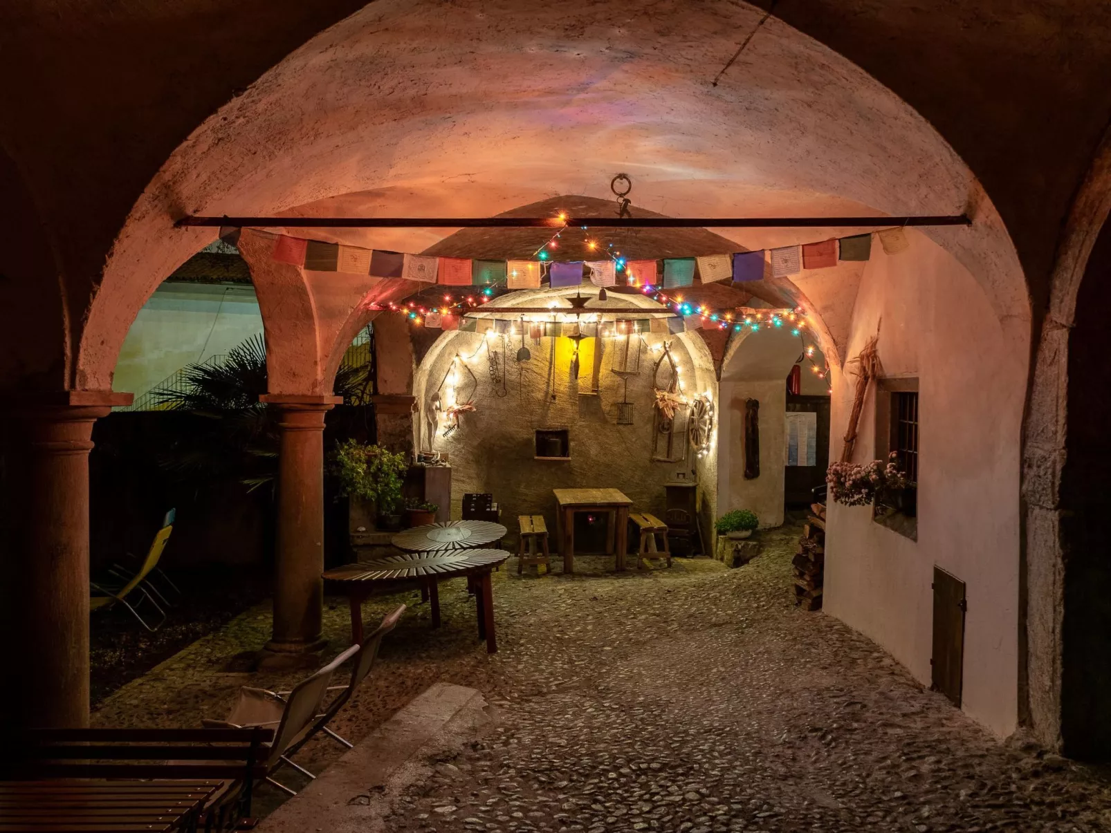 Historisches Haus mit Seeblick-Buiten