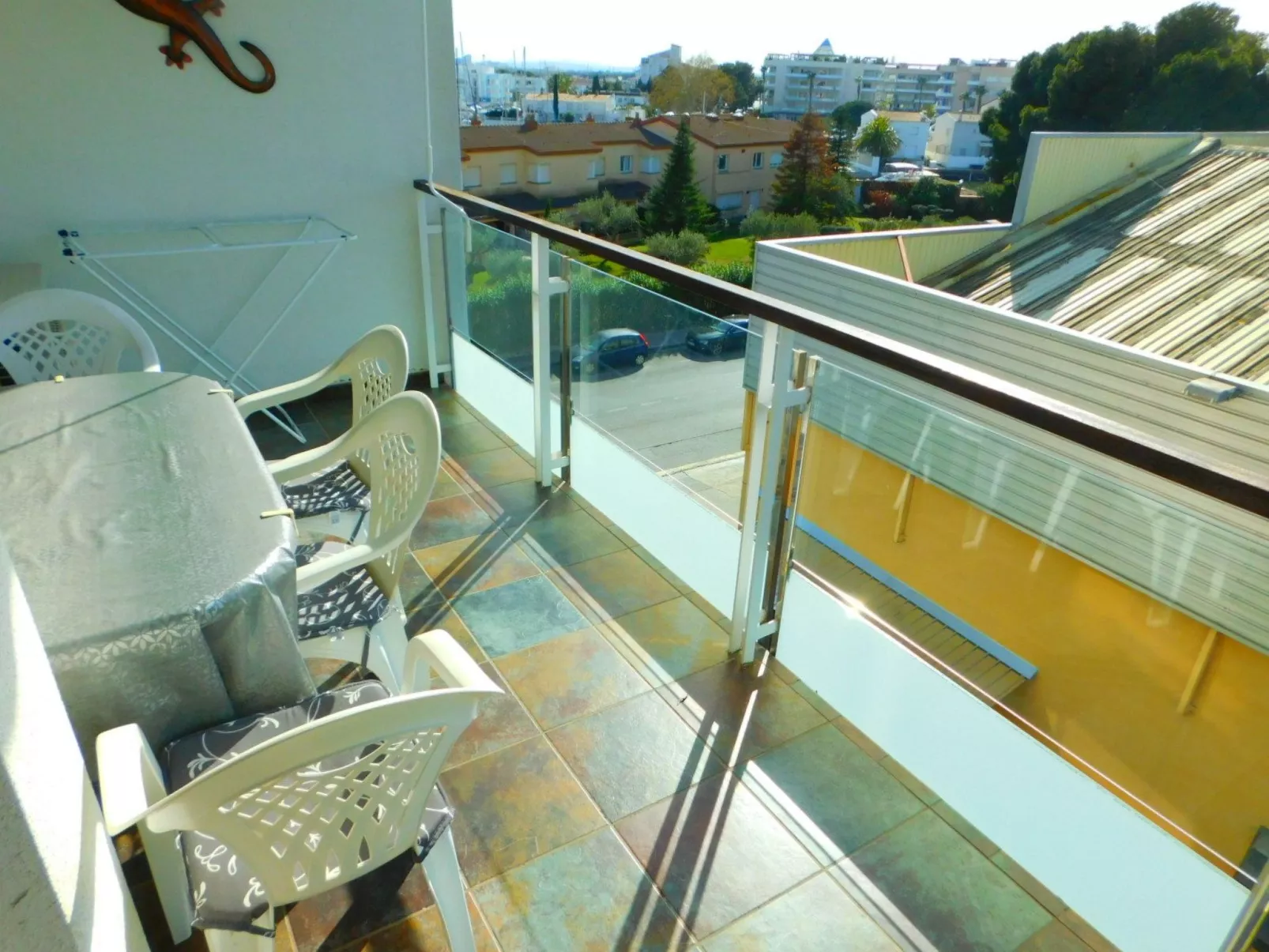 Wohnung mit privatem Parkplatz und Gemeinschaftspool-Image-tags.info