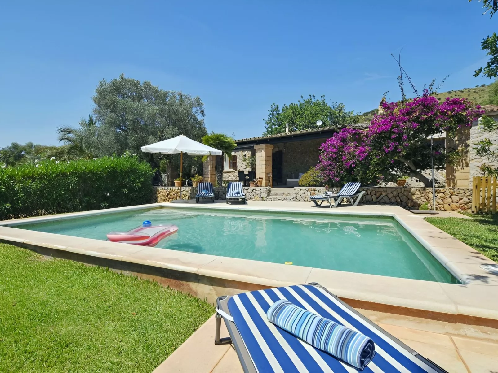 Finca mit Bergblick, Schwimmbad und Klimaanlage.-Buiten