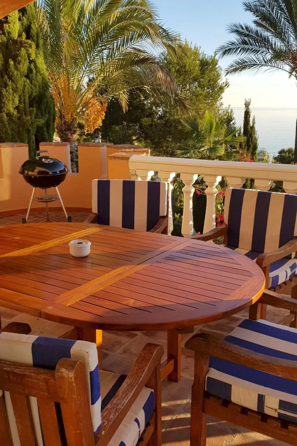 Mit Blick auf das Wasser-Buiten