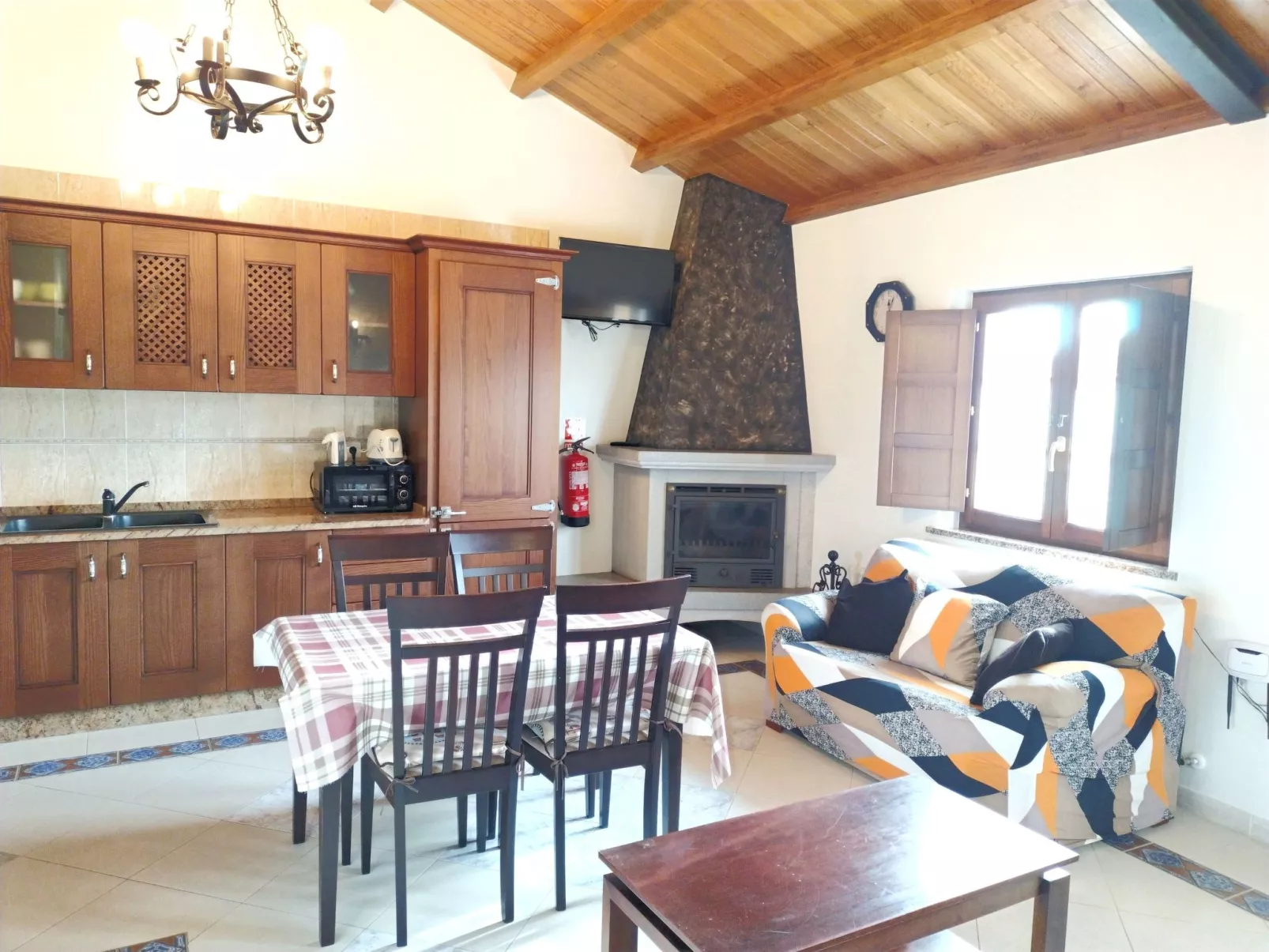 Unterkunft mit Aussicht in "Apartamentos Navalin".-Image-tags.info