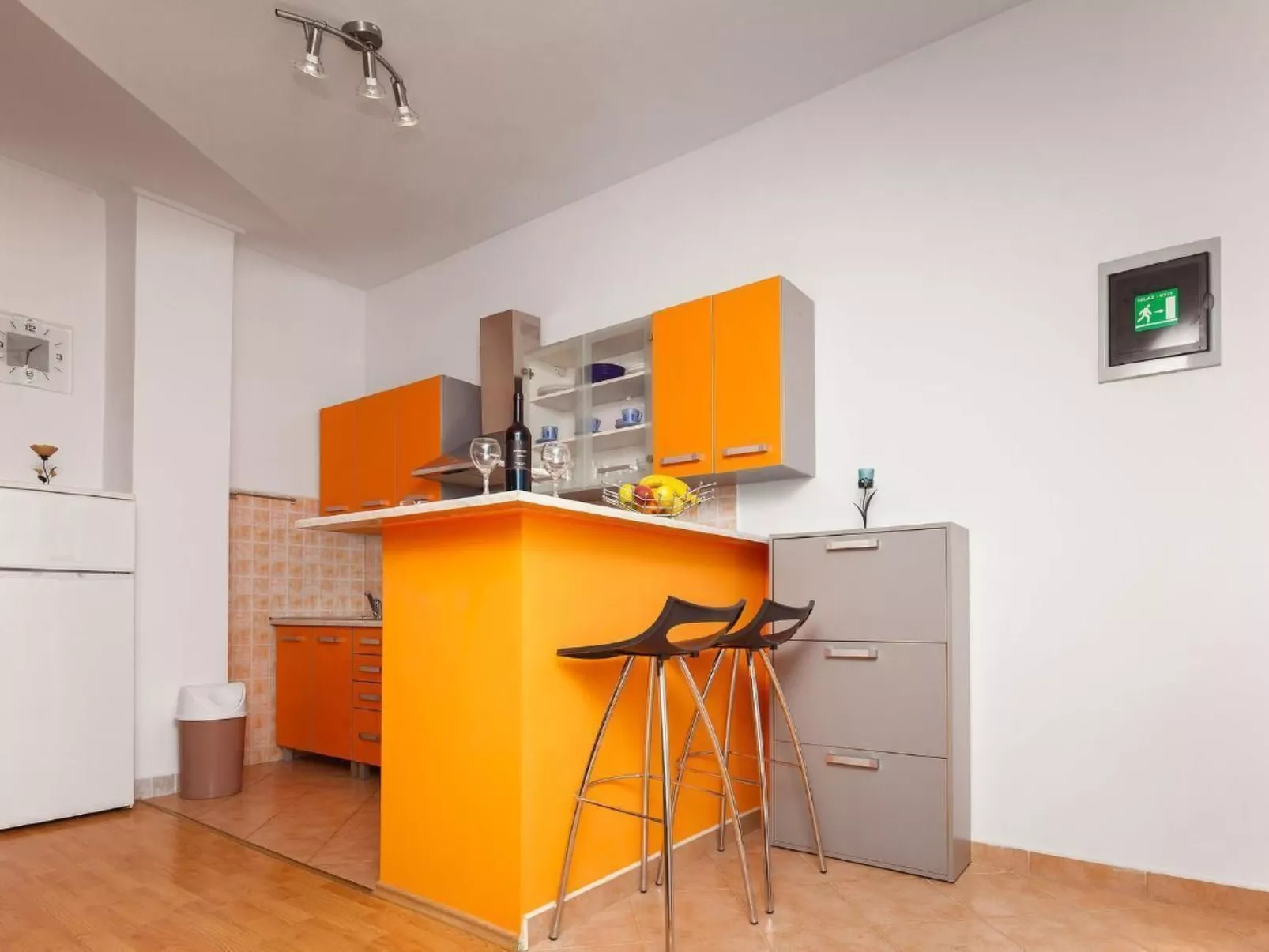 Mit Jacuzzi in Villa mit Parkplatz-Binnen