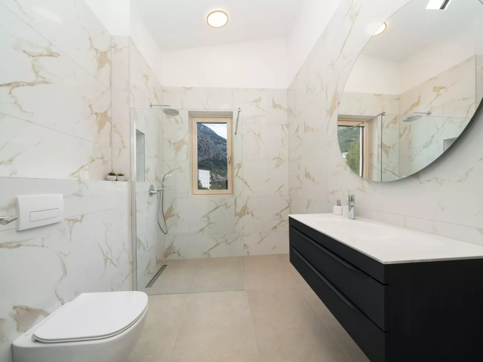 Neue Villa Adore-Binnen