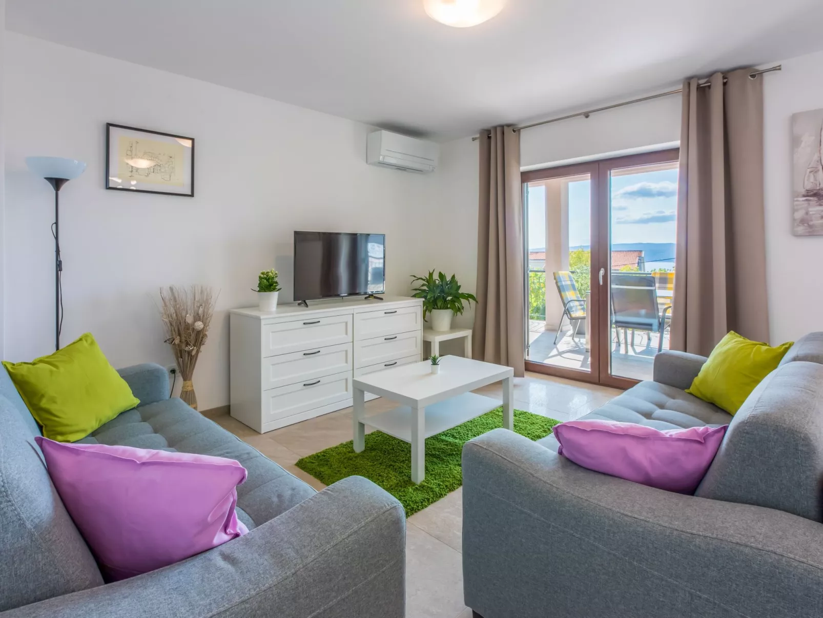 Wohnung im Erdgeschoss mit Terrasse-Binnen