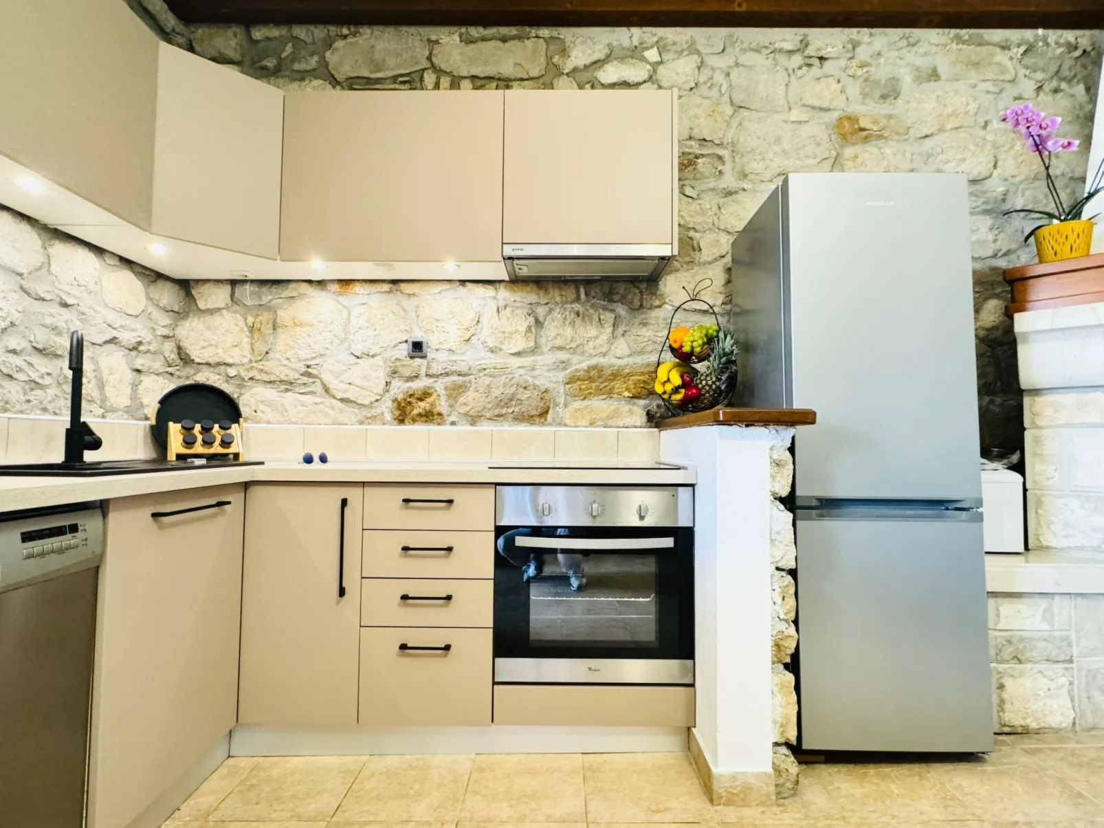 Haus Prezenca-Binnen