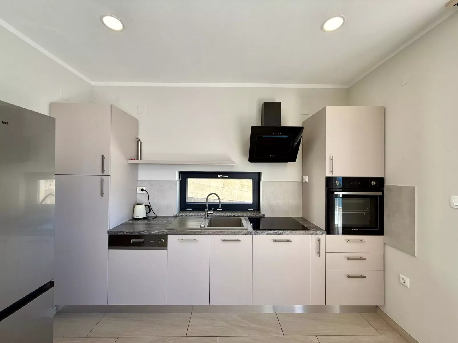 Schöne moderne Villa v-Binnen