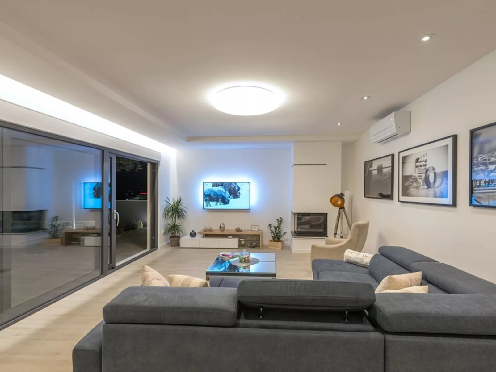 Villa Kuk mit beheiztem Pool-Binnen