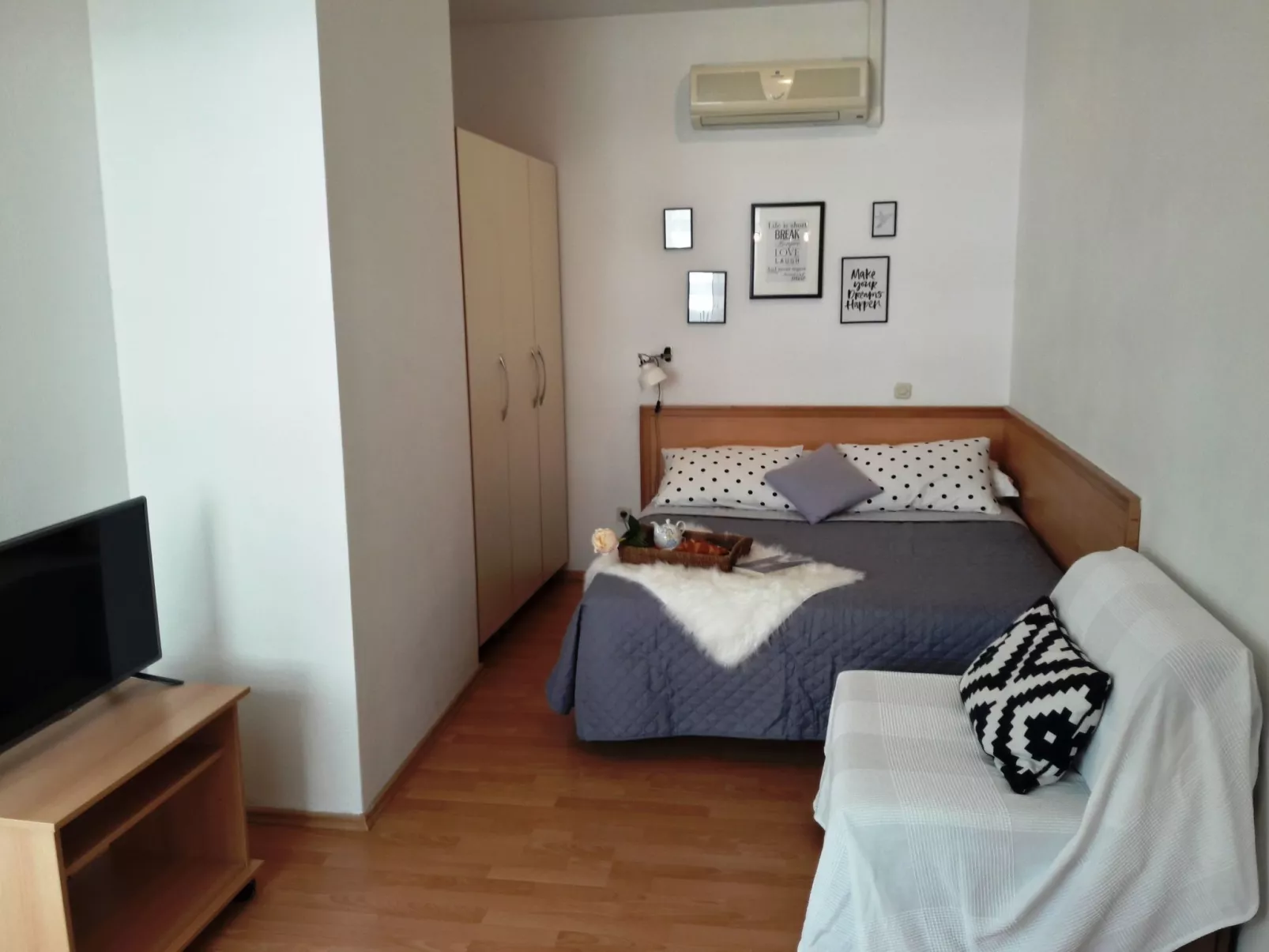 Gemütliches Studio-Apartment mit Blick auf das Biokovo-Gebirge-Binnen