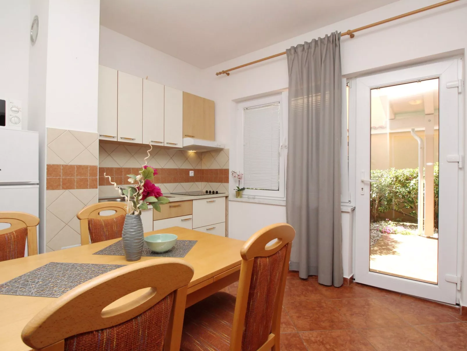 Modern eingerichtete Apartment im Erdgeschoss ideal für Famillien mit Kinder im-Binnen