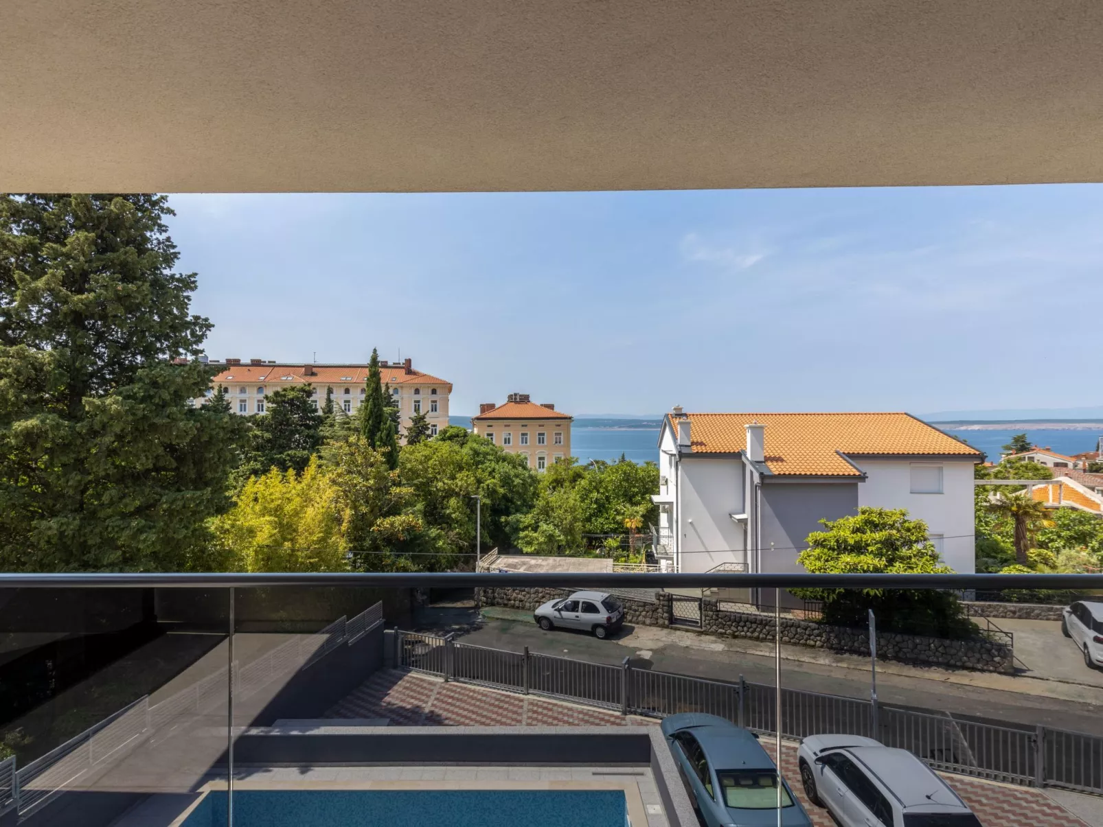 Moderne Wohnung in Crikvenica mit schöner Terrasse-Buiten