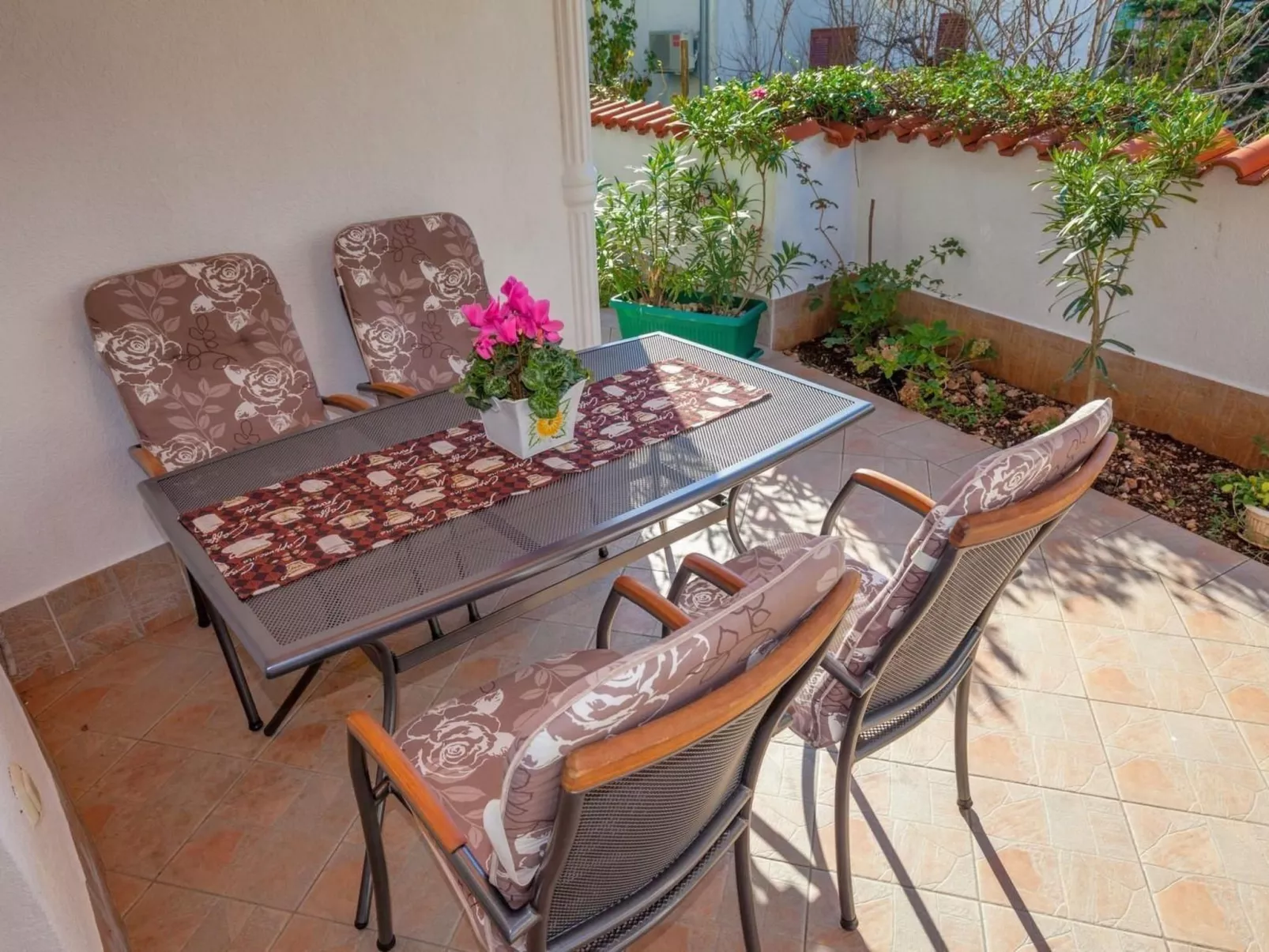 Wohnung mit Balkon und Meerblick-Buiten