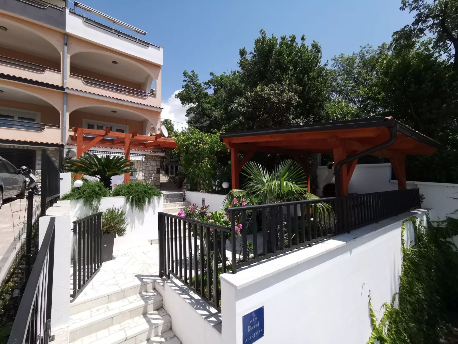 "Bruno" mit Blick auf das Wasser - Buiten