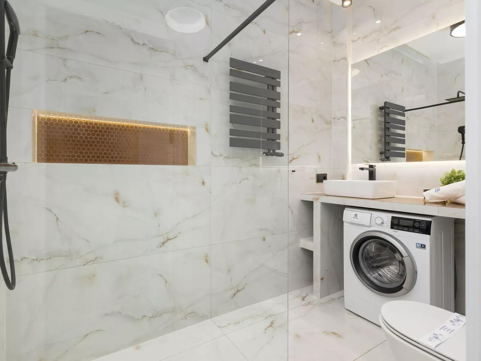 "Platan Tower 113"-Binnen